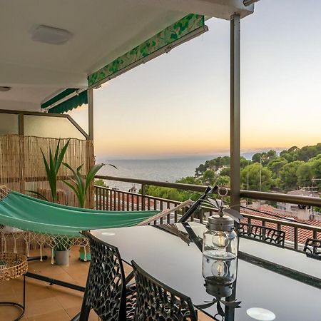 Beach Front Retro Hideaway In Salou Ngoại thất bức ảnh