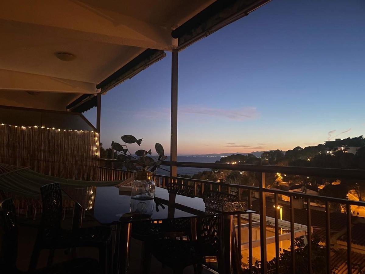 Beach Front Retro Hideaway In Salou Ngoại thất bức ảnh
