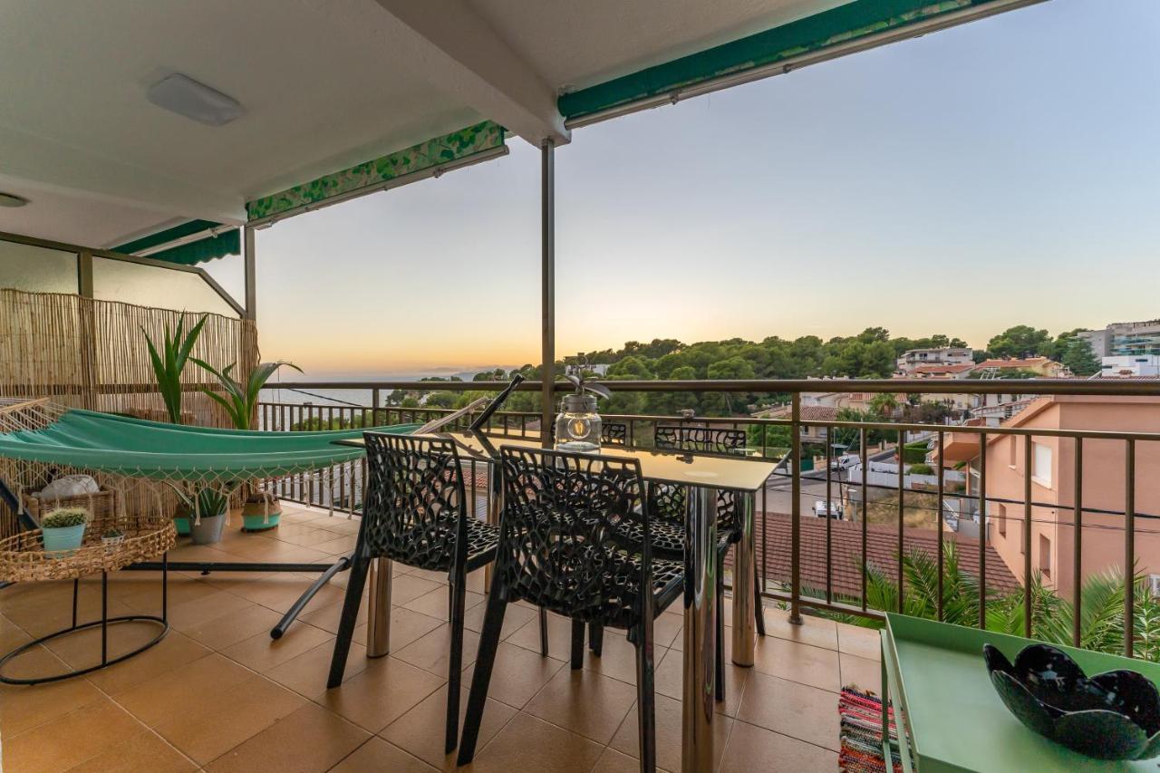 Beach Front Retro Hideaway In Salou Ngoại thất bức ảnh