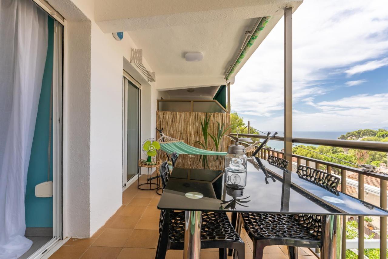 Beach Front Retro Hideaway In Salou Ngoại thất bức ảnh