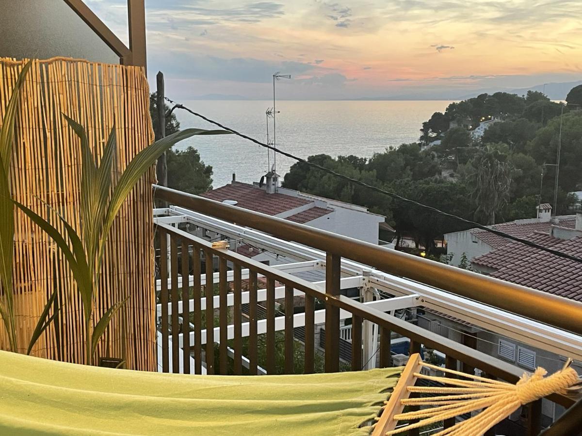 Beach Front Retro Hideaway In Salou Ngoại thất bức ảnh
