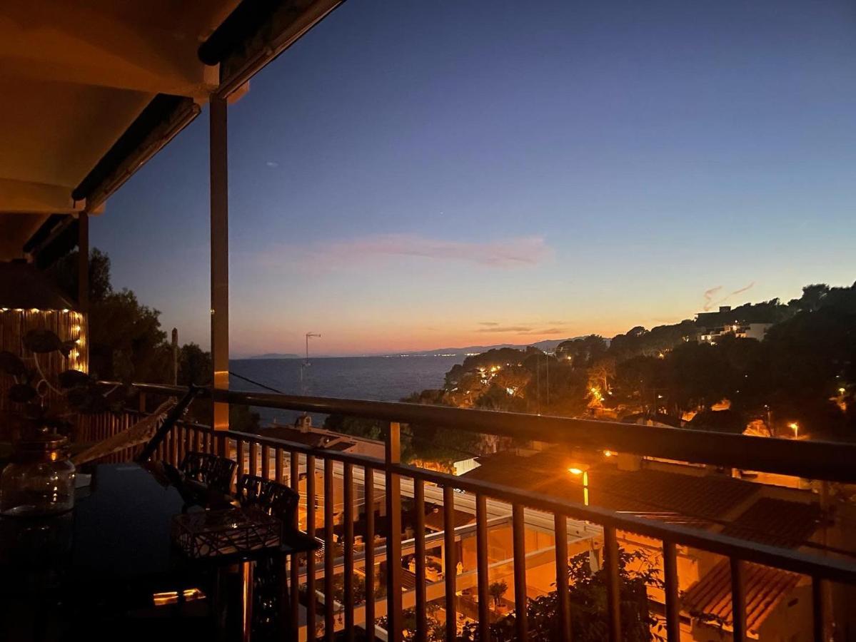 Beach Front Retro Hideaway In Salou Ngoại thất bức ảnh