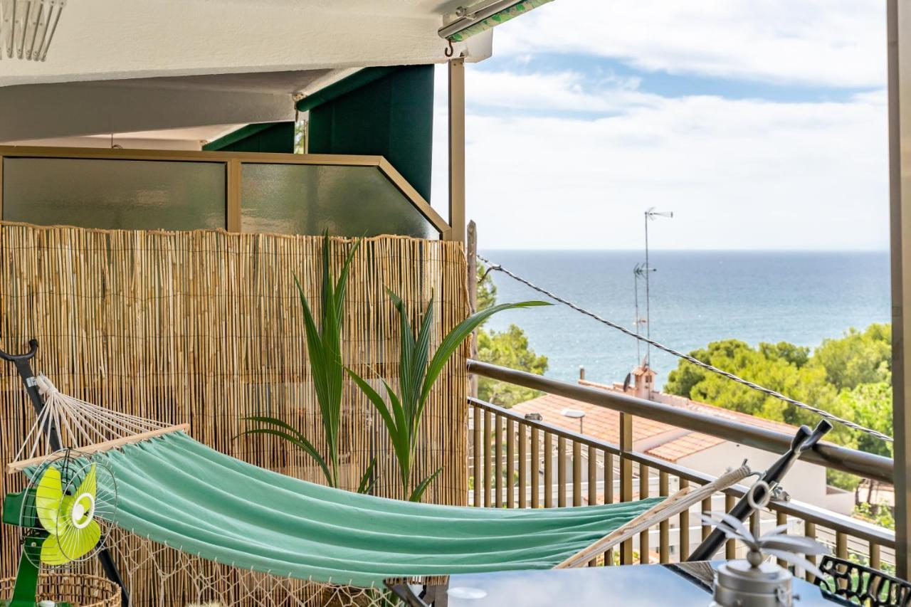 Beach Front Retro Hideaway In Salou Ngoại thất bức ảnh