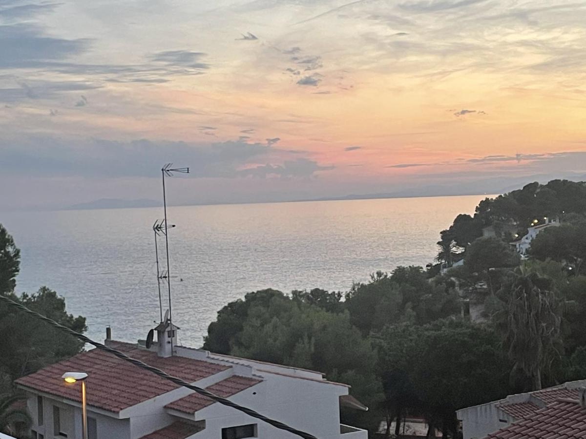 Beach Front Retro Hideaway In Salou Ngoại thất bức ảnh