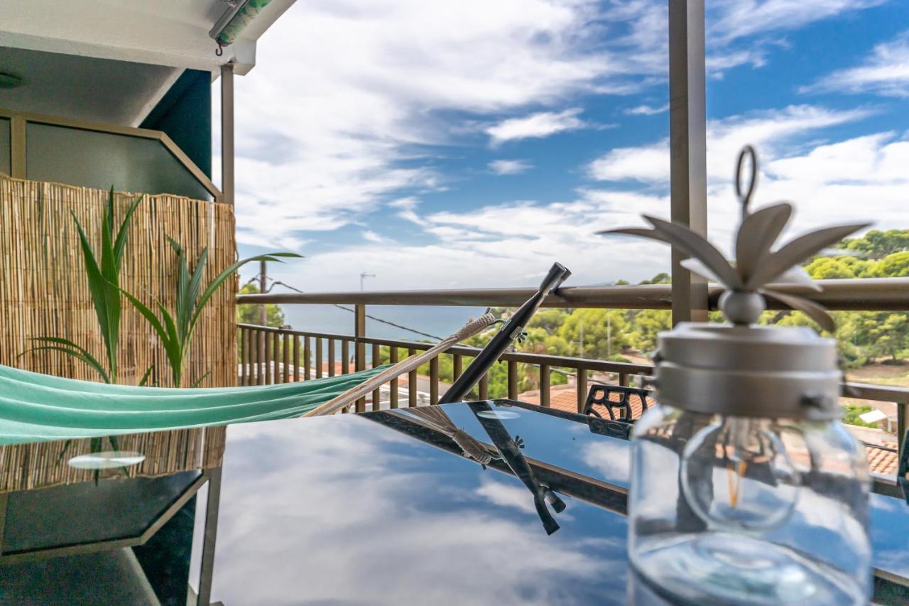 Beach Front Retro Hideaway In Salou Ngoại thất bức ảnh