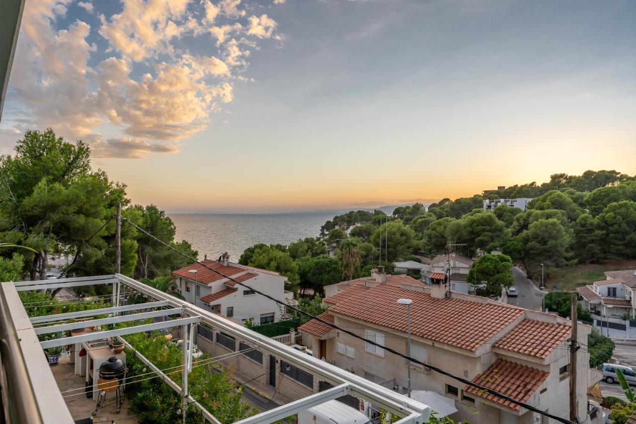 Beach Front Retro Hideaway In Salou Ngoại thất bức ảnh