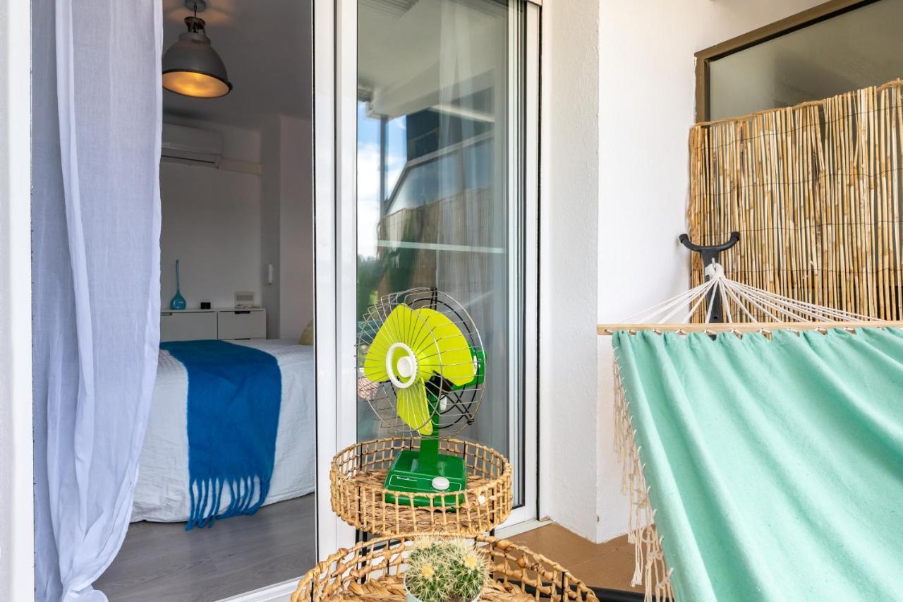 Beach Front Retro Hideaway In Salou Ngoại thất bức ảnh