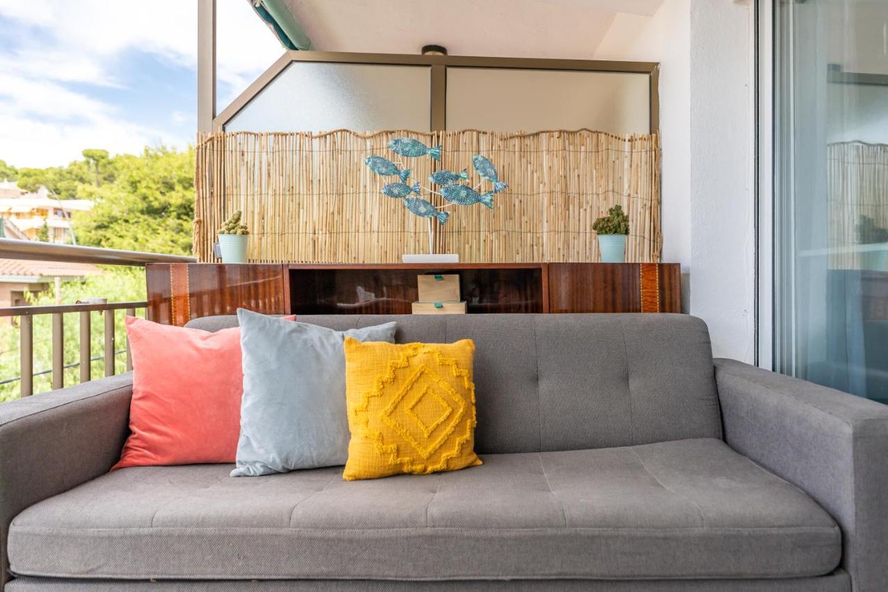 Beach Front Retro Hideaway In Salou Ngoại thất bức ảnh
