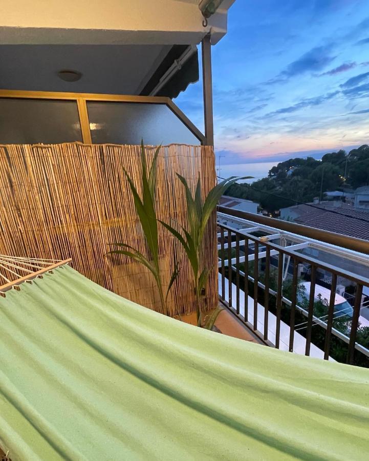 Beach Front Retro Hideaway In Salou Ngoại thất bức ảnh