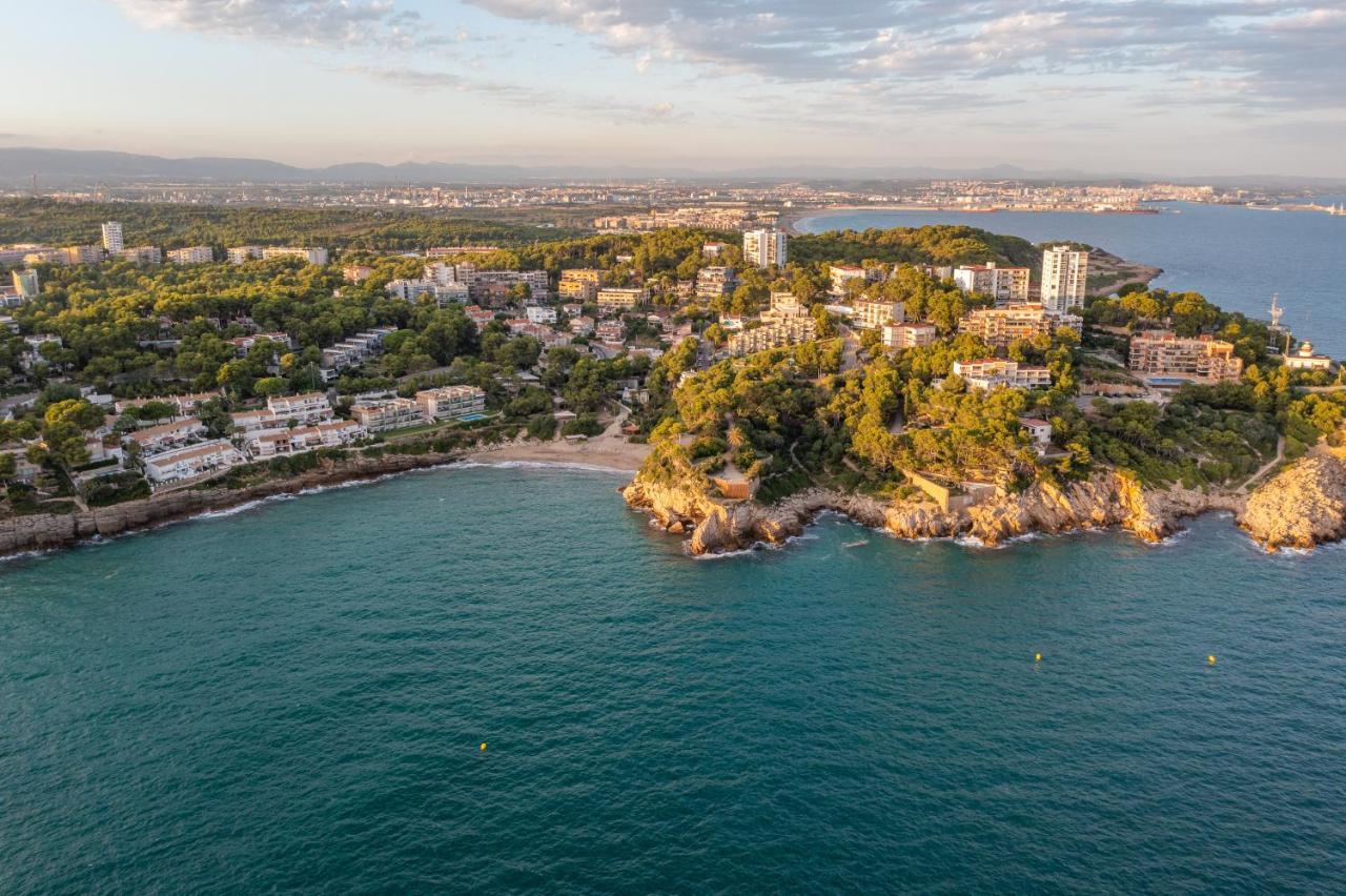 Beach Front Retro Hideaway In Salou Ngoại thất bức ảnh