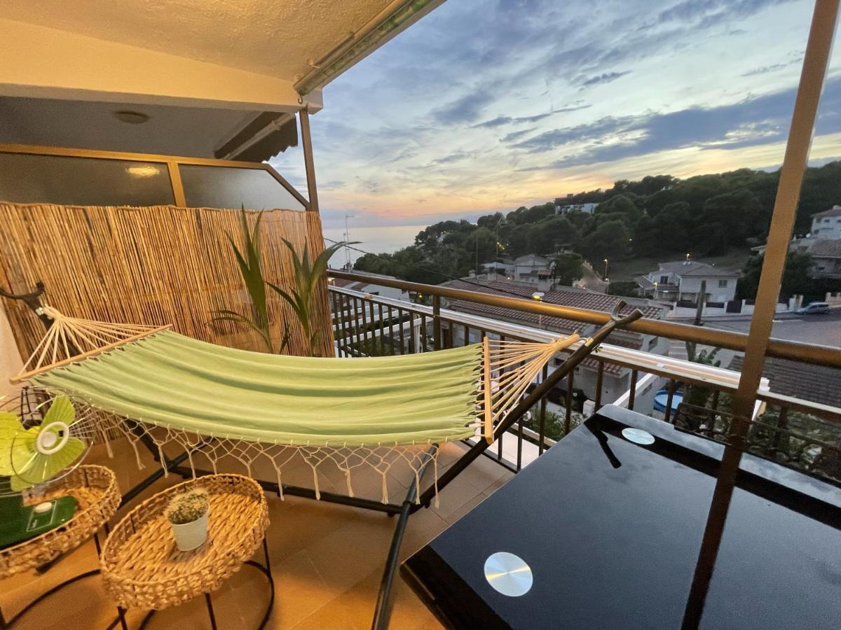 Beach Front Retro Hideaway In Salou Ngoại thất bức ảnh